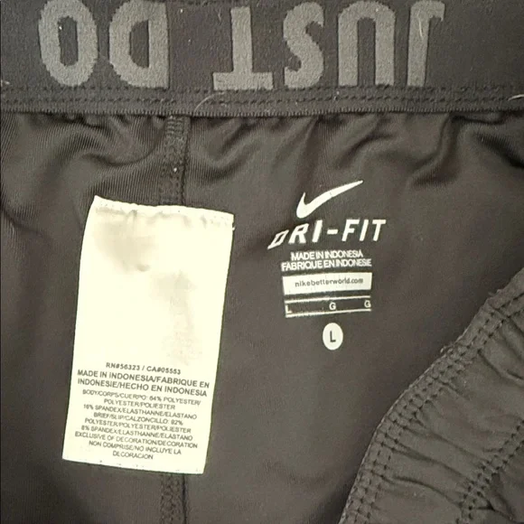 Nike Running Shorts - Picture 2 of 3